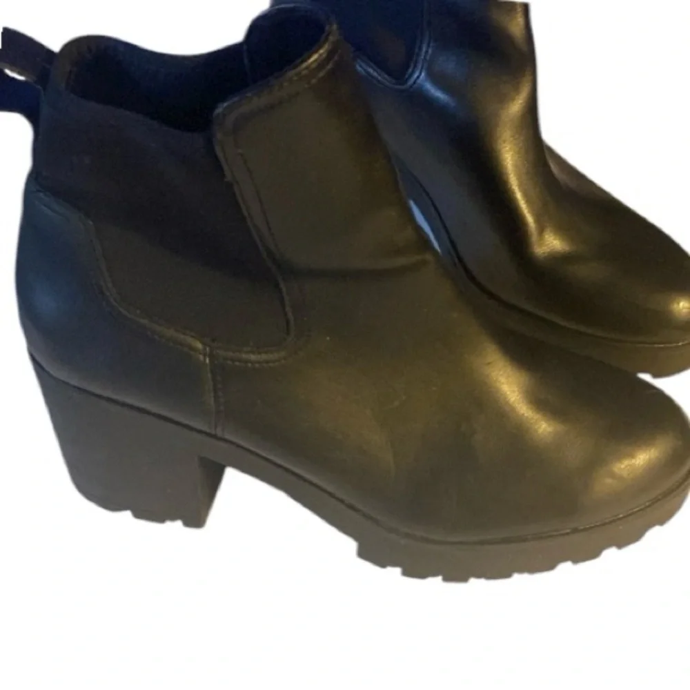 ALDO Chelsea Boots, Ankle Booties, Leather, Platform, Sz 9, chunky, matrix